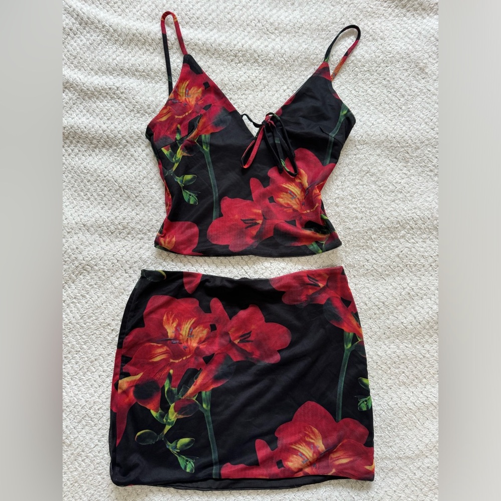 NWOT PRINCESS POLLY - Grapefruit set red floral size US 2